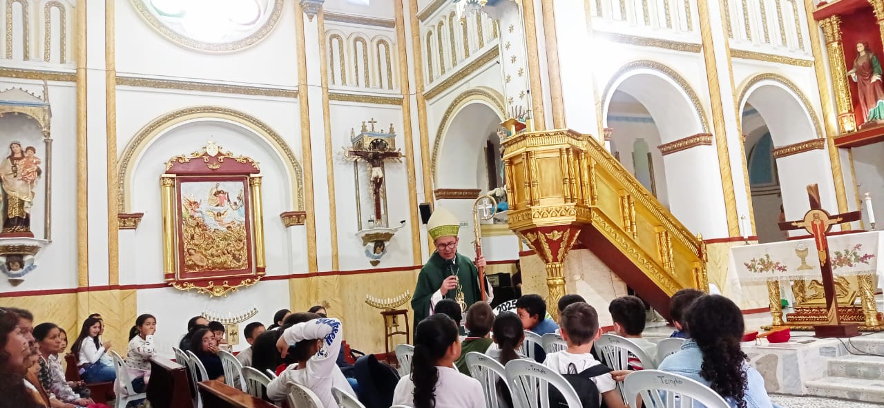VISITA MONSEÑOR