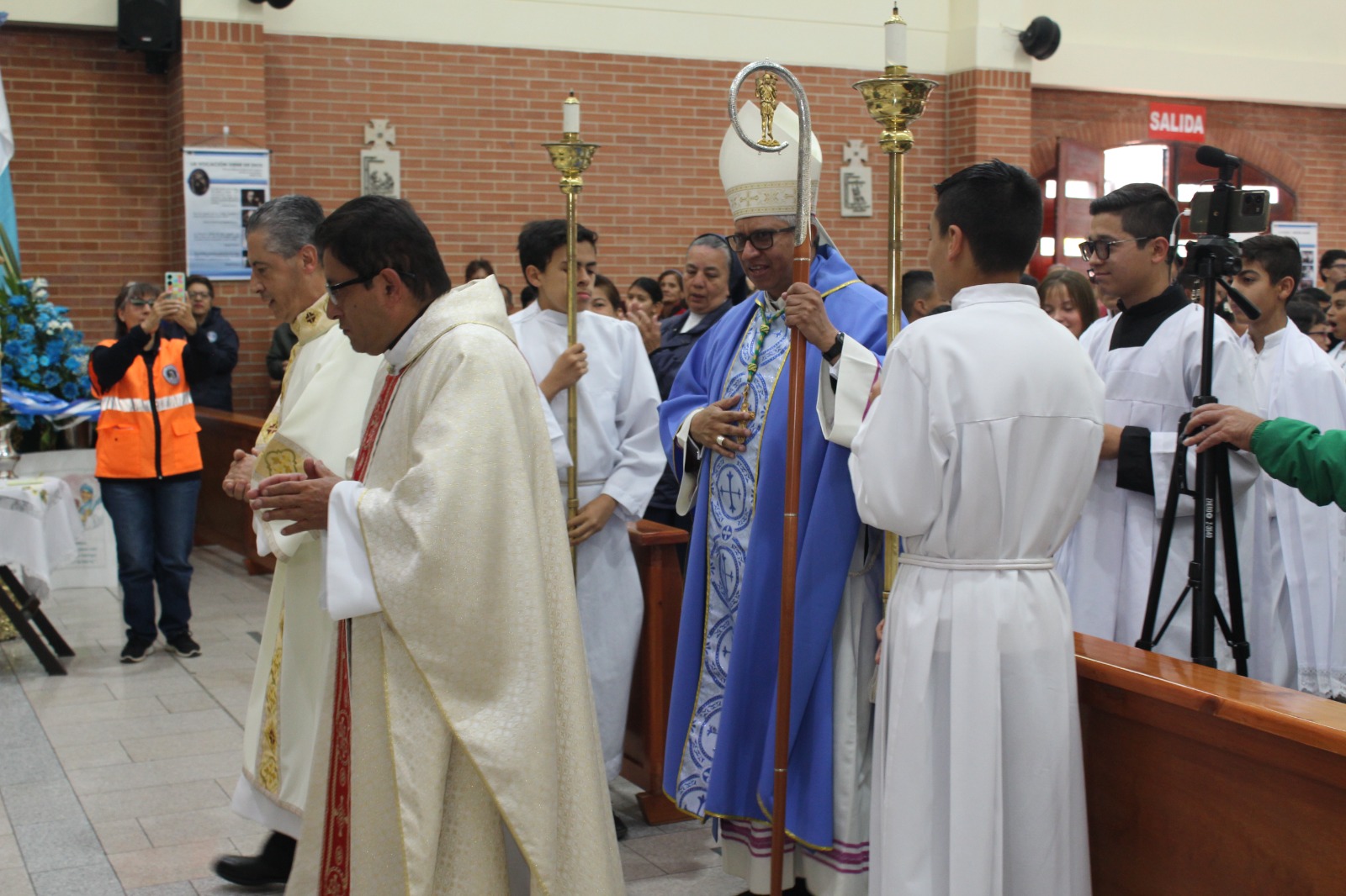 VISITA DE MONSEÑOR