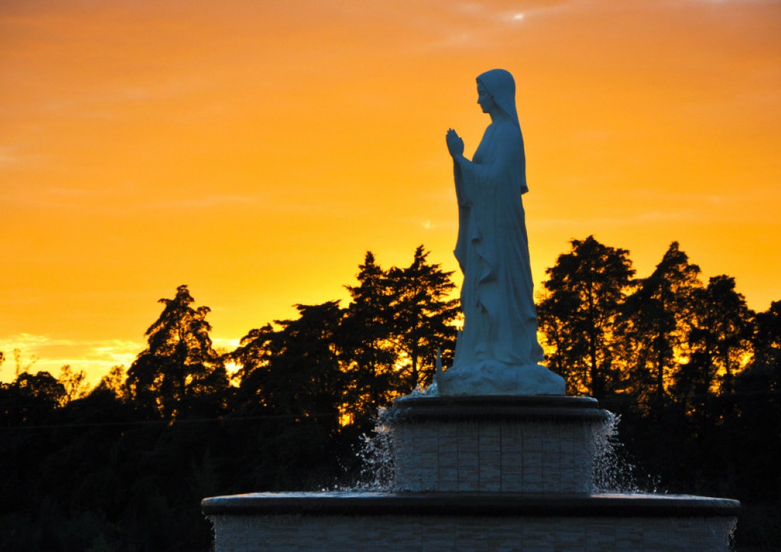 Amanecer con la Virgen María