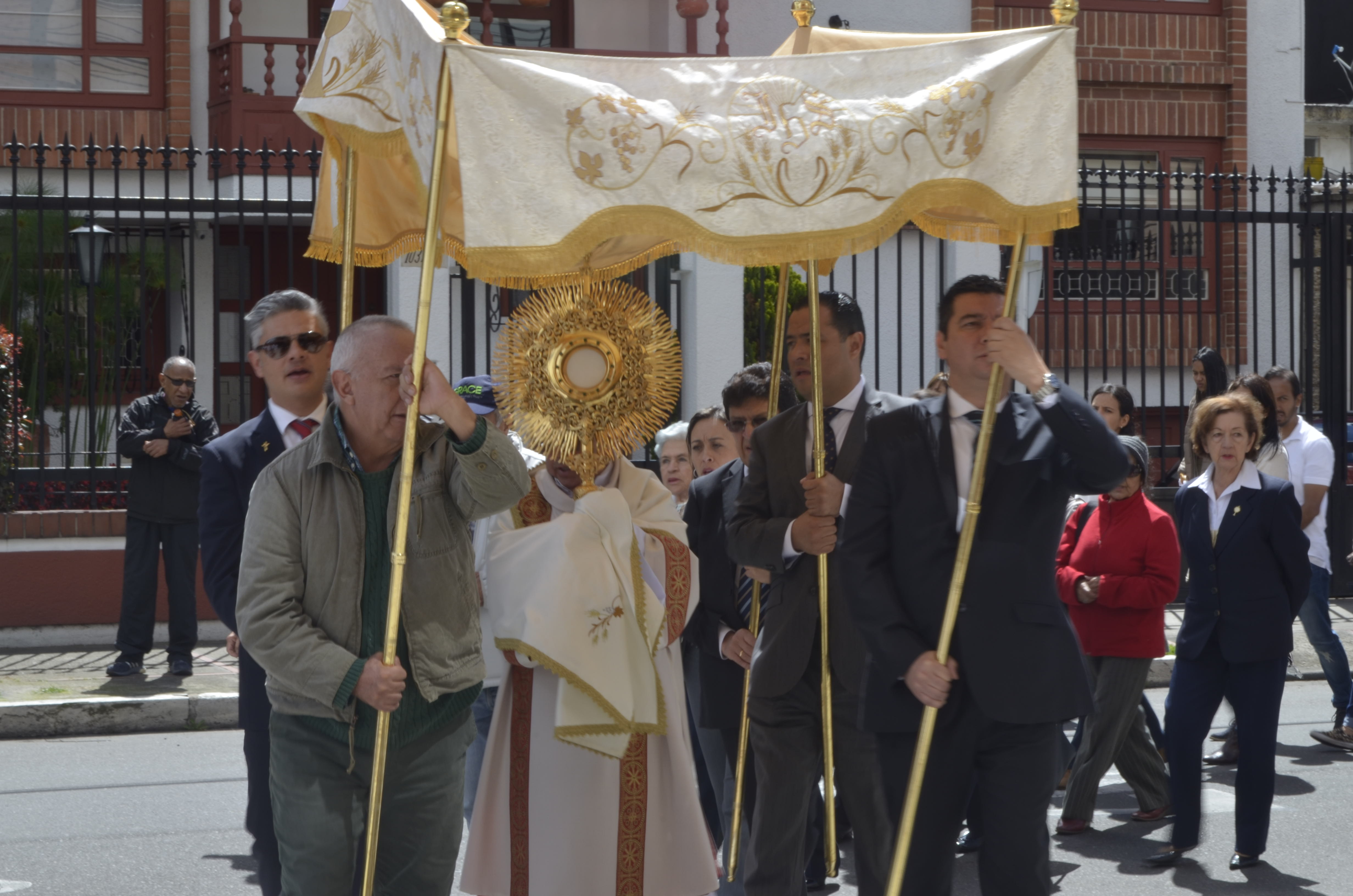 https://arquimedia.s3.amazonaws.com/27/actividades-parroquiales/corpus-caratulajpg.JPG
