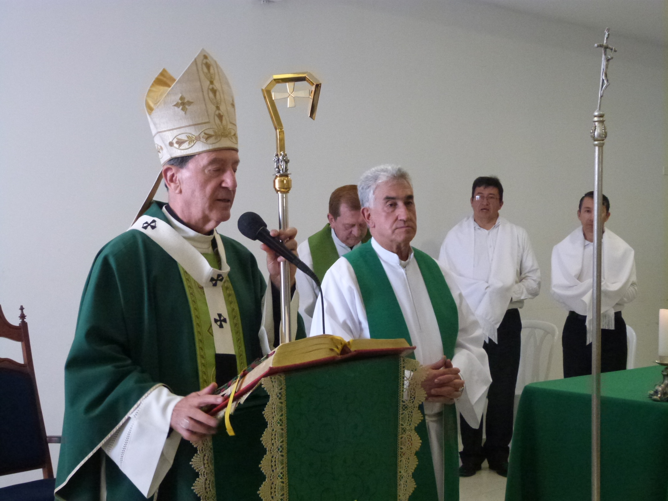 https://arquimedia.s3.amazonaws.com/179/visita-senor-cardenal-ruben-salazar-gomez/p1040993jpg.JPG