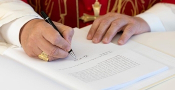 Firma Papa León XIV